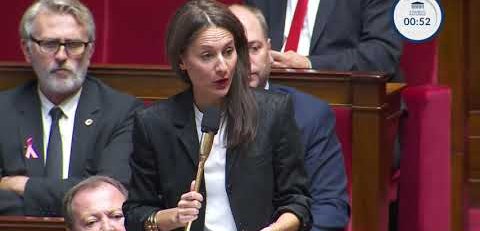 Elsa Faucillon dénonce un budget dans la droite ligne des précédents qui nous ont mis dans le rouge