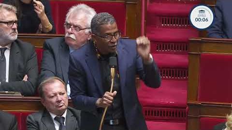 Jean-Victor Castor interpelle le ministre de l'Outre-mer sur l'évolution statutaire de la Guyane.