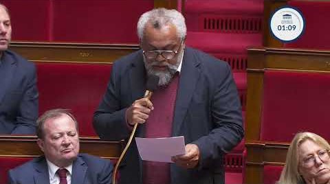 Nouvelle-Calédonie : E. Tjibaou enjoint le gouvernement de retirer son texte, rejeté en commission