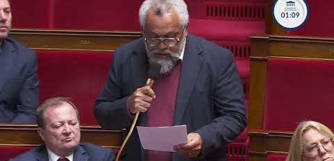 Nouvelle-Calédonie : E. Tjibaou enjoint le gouvernement de retirer son texte, rejeté en commission